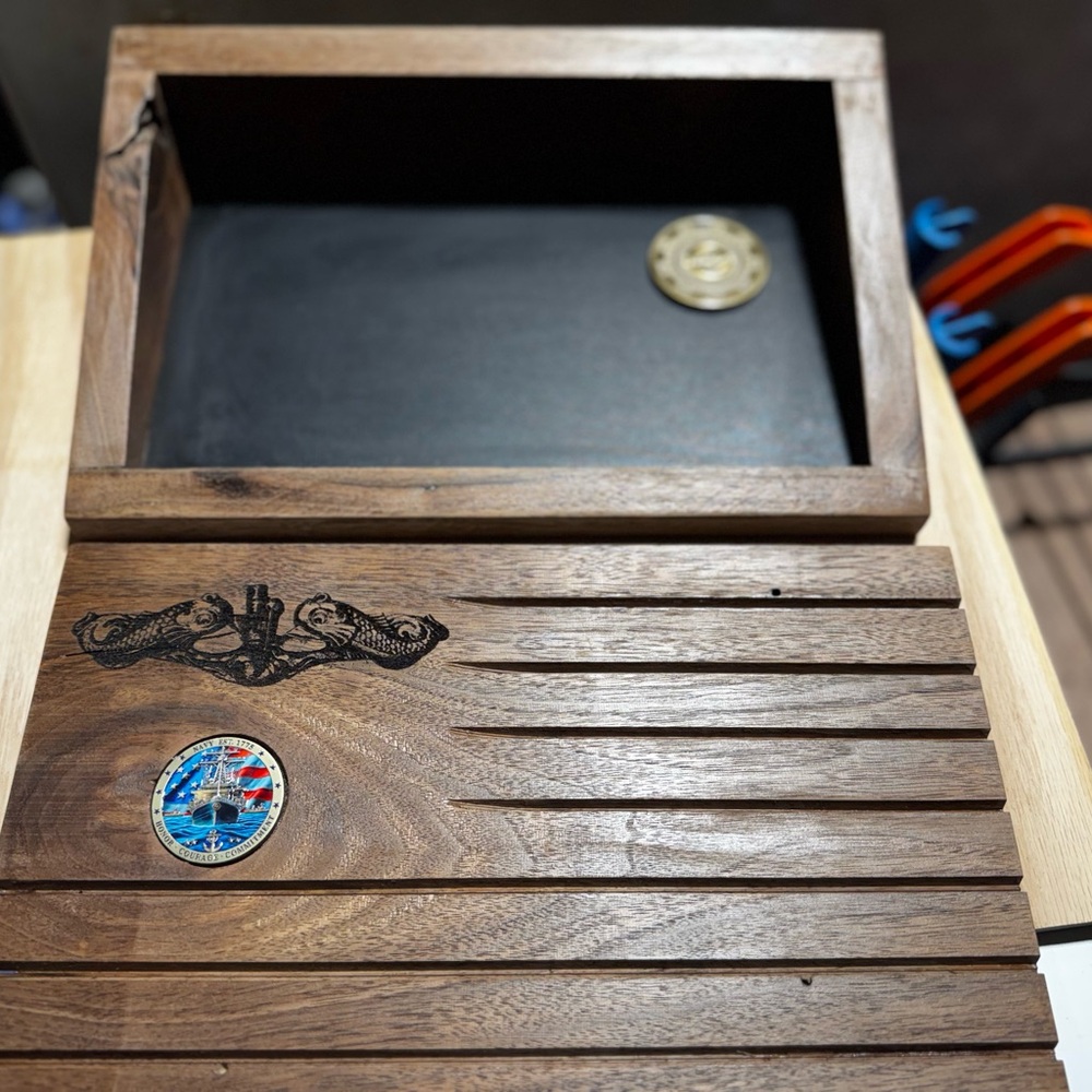 Elegant wooden challenge coin desktop boxes